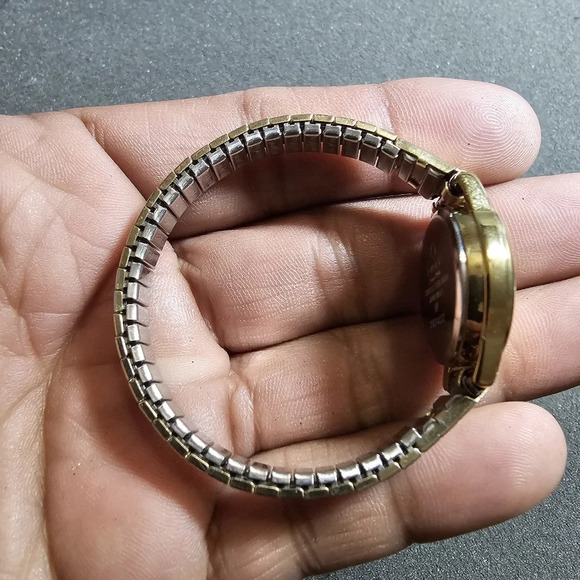 QMAX Ladies Quartz Gold Tone Fashion Watch Working Roman Dial Water Resistant sh - Picture 2 of 10